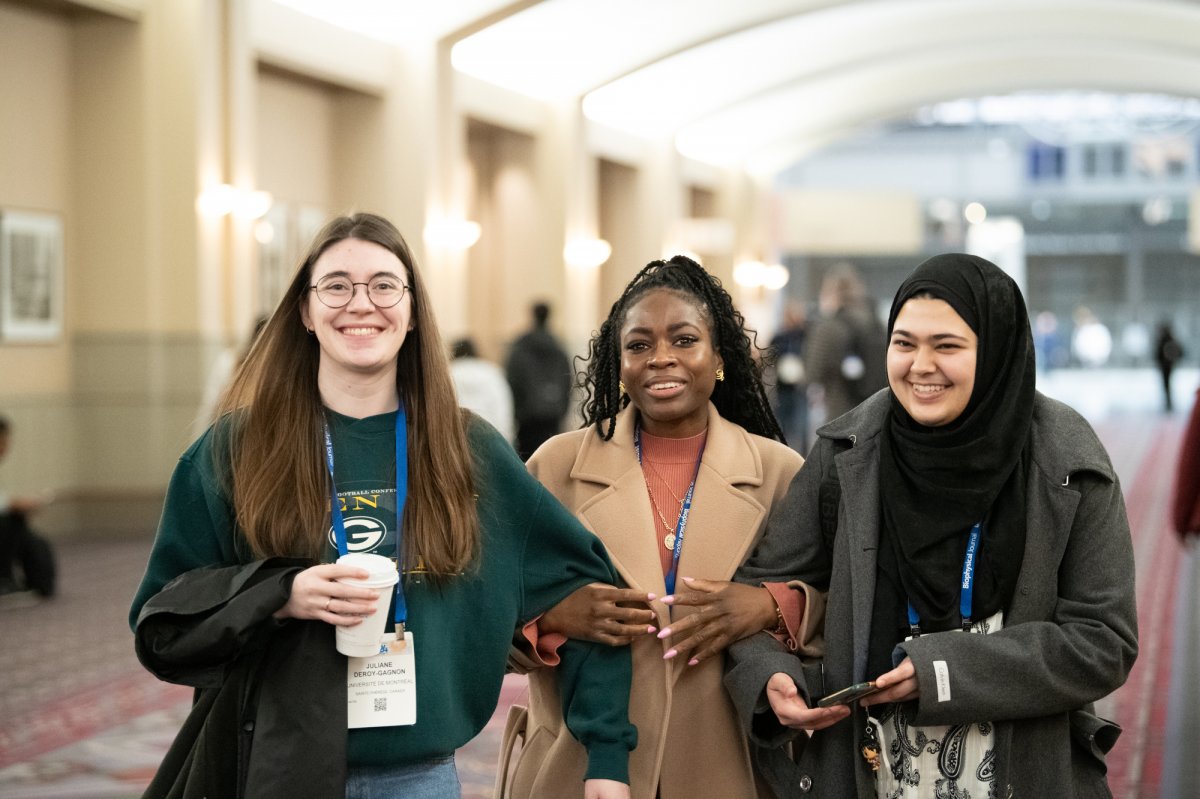 biophys attendees wander the halls of the pa convention center