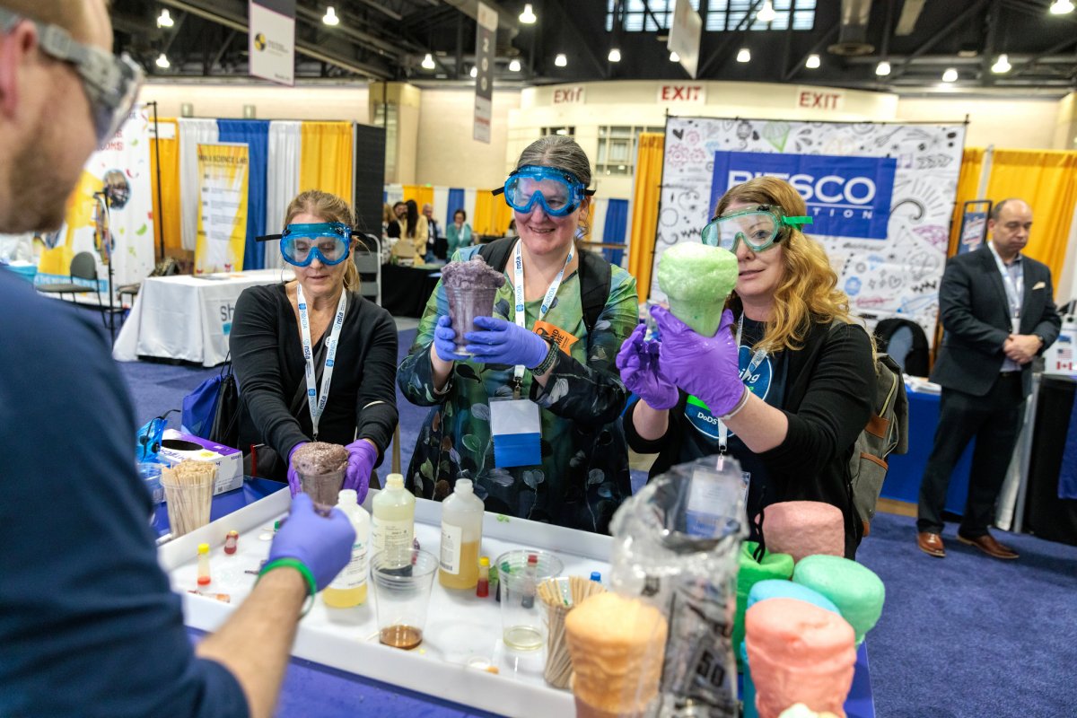 nsta attendees doing foam experiments